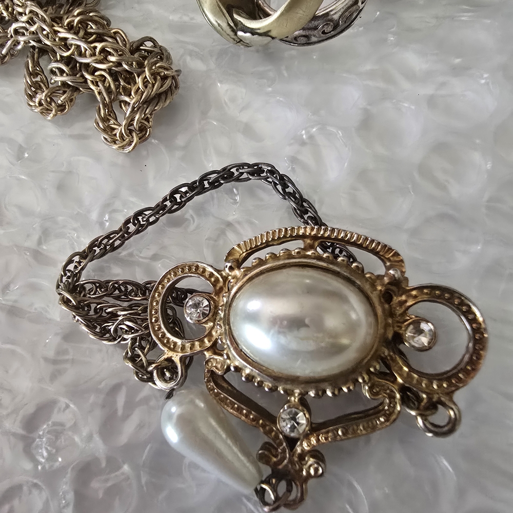 Elegant Gold and Silver Pearl Pendant Necklace